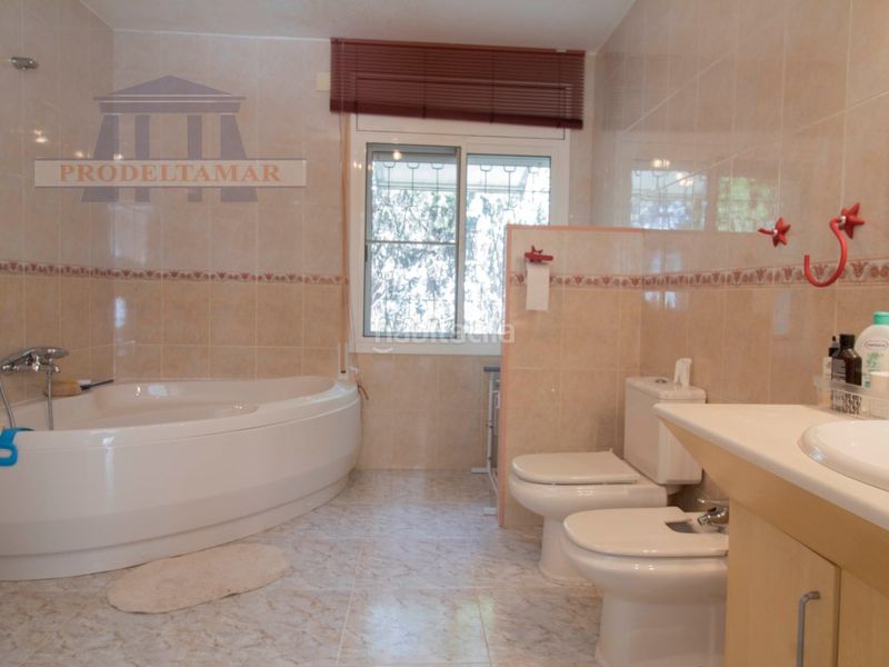 Foto 0b93db15-2028-41fb-b63e-ce010f9d976d. Casa a Ampolla (L´)