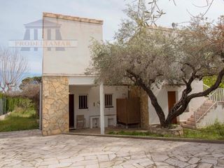 House in Calle mar roig 40. Exclusiva oportunidad junto al mar para crear la vivienda de sus