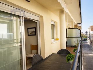 Piso  Calle joan miro. Viva el estilo de vida mediterráneo apartamento con terraza y pa