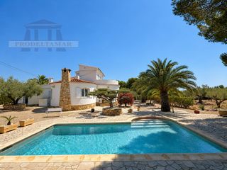 Masia  Poligono. Villa mediterr�nea reformada con piscina privada y vistas al mar