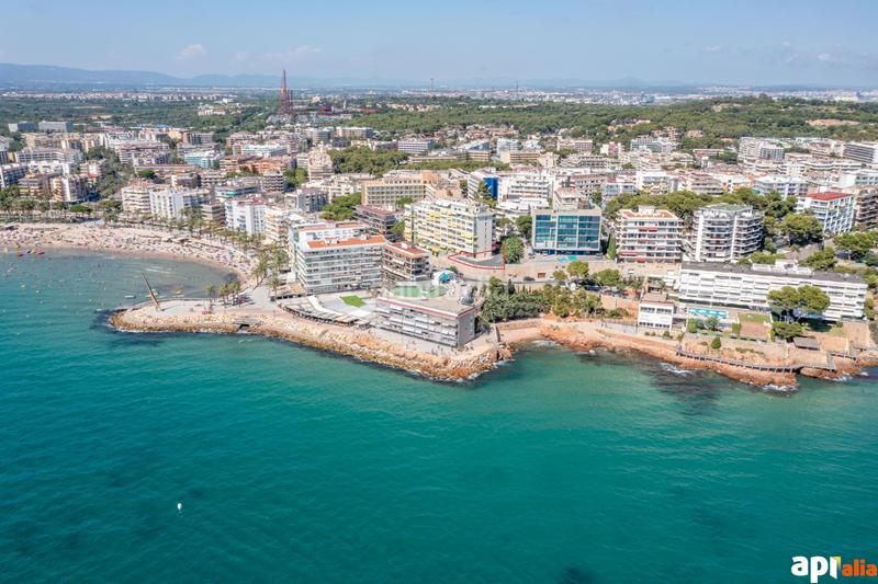 Foto d7c3051d-545d-44e9-839a-6156930a8592. Pis a de tortosa 4 a Mar i Camp - Platja dels Capellans Salou