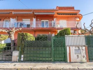 Casa adossada  De la noguera. Tu nuevo hogar, a pocos minutos andando del centro y la playa!