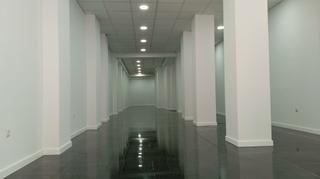 Location Local commercial  Carrer de salamanca. Bajo comercial en alquiler en l'eixample en valencia