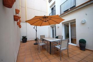 Ground floor  Carrer sant sebastià 8. Céntrico apartamento de  3 dormitorios, 1 baño, cocina, salón co