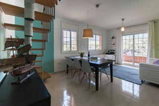Attique  Carrer montllor. Apartamento duplex con piscina y licencia turística