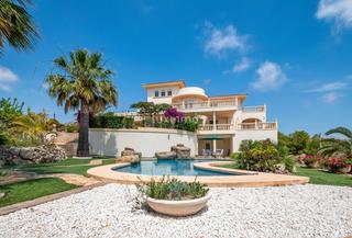 Xalet a Urbanizaciones. Se vende villa única en benidorm con magnificas vistas