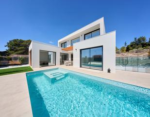 Xalet a Escandinavia-Cautivador. Impresionante villa moderna en alfáz del pí con piscina privada