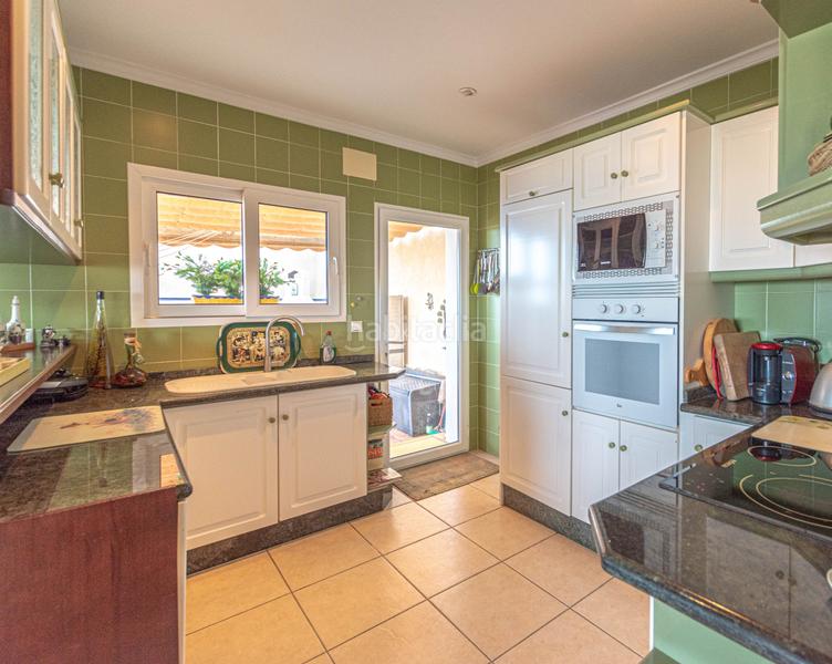 Foto d1263c64-434b-4bb4-b3e1-c673df84534c. Chalet casa en venta con vistas panorámicas y al mar e en Calp