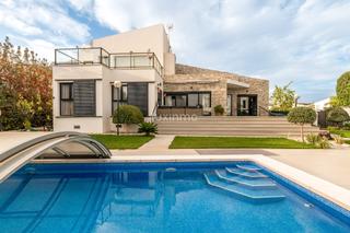 Xalet a Polop. Impresionante casa unifamiliar moderna en polop