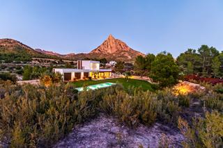 Chalet à Finestrat Pueblo. Lujosa y moderna casa sostenible de 4 dormitorios en el campo de
