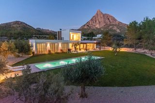 Chalet à Finestrat Pueblo. Moderno chalet de 4 dormitorios en el campo de finestrat