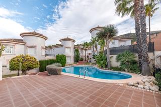 Towny house in L´Albir. Casa adosada con encanto en venta en albir
