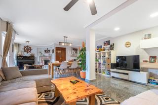 Towny house in L´Albir. Encantadora casa adosada con vistas al mar y a la montaña en el