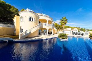 Chalet à Cometa. Impresionante villa de estilo mediterráneo con vistas al mar en