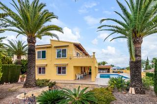 Chalet à Escandinavia-Cautivador. Villa mediterránea en venta con vistas al mar en alfas del pi