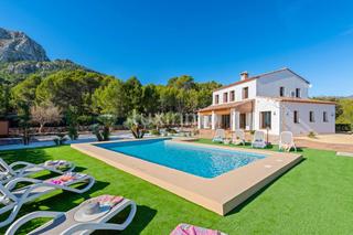 Xalet a Benissa Pueblo. Excepcional villa con piscina privada situada en calpe