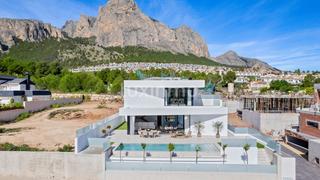 Xalet a Polop. Lujosa villa moderna en venta en polop con impresionantes vistas
