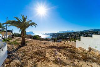 Terreny residencial a Cala Advocat-Baladrar. Impresionante parcela edificable con vistas al mar en moraira