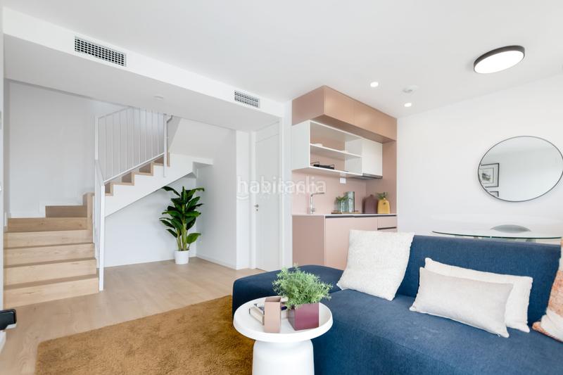 Foto 42e945f5-a5e9-4ff3-b8ba-d814bd1cc836. Casa aparellada amb piscina a Montebello - Nou Espai Nucia (la)