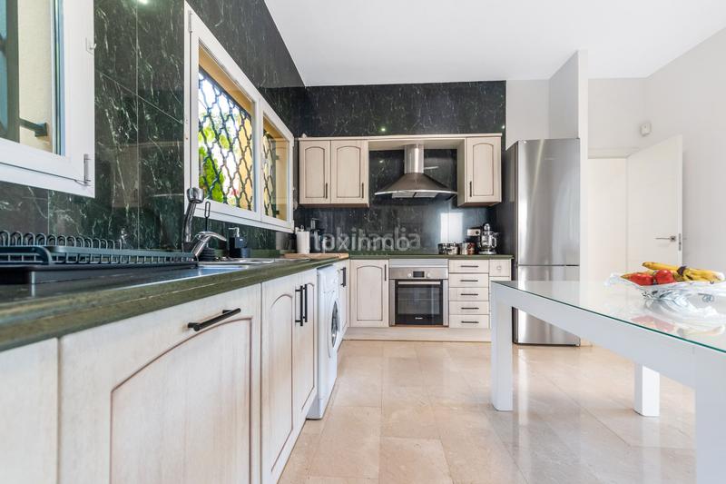 Foto 71689380-e6c5-4b7a-8112-c09503bf6264. Xalet amb calefacció aparcament piscina a Altea hills Altea