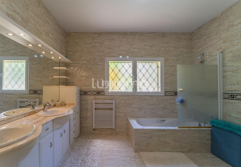 Foto c241ba7c-f44a-46cd-b663-2a8123ee5dac. Xalet amb calefacció aparcament piscina a Altea hills Altea