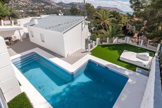 Chalet in L´Olla. Impresionante chalet remodelado con piscina en lolla, altea