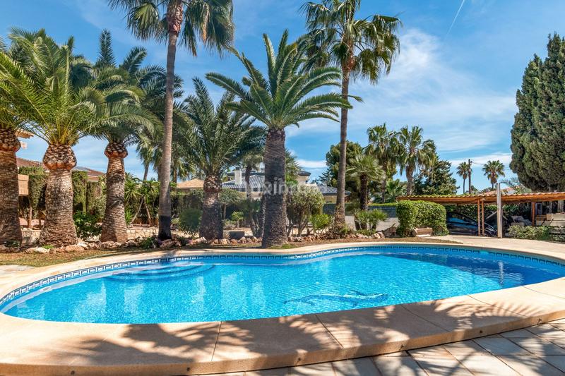 Foto f12fc0f8-23f0-465a-8aa5-19af99d2bd77. Chalet con parcheggio piscina in Urbanizaciones Benidorm