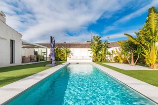 Chalet à L´Albir. Bonito chalet con piscina en venta en alfaz del pi