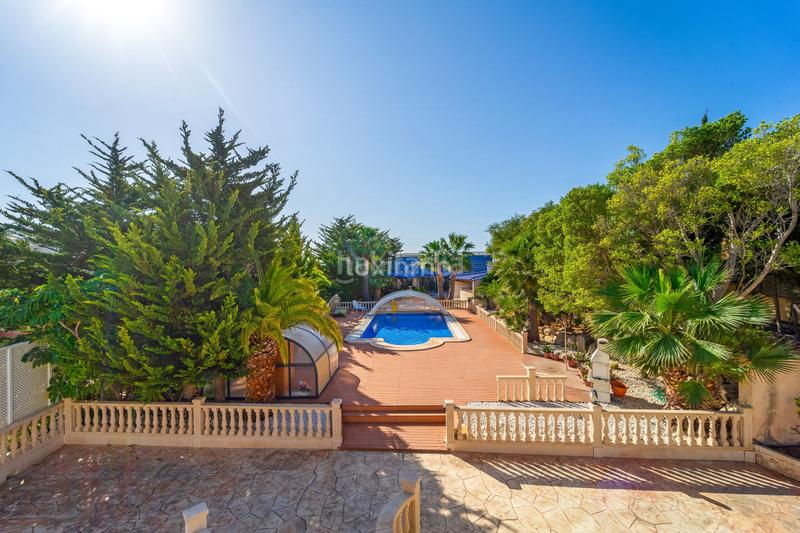 Foto ff7955d0-684f-444e-9371-9a1398e08cef. Xalet amb calefacció aparcament piscina a Pueblo Acantilado-Lanuza Campello (el)