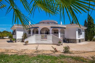 Chalet à Sol y Luz. Impresionante villa mediterránea de 9 dormitorios en sant vicent
