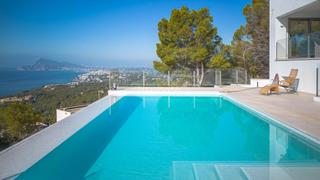 Chalet en Altea Hills. Impresionante casa moderna con vistas al mar en sierra altea