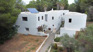 Xalet a Santa Eulària des Riu. Finca rústica en zona forestal privada de santa eulalia, ideal p
