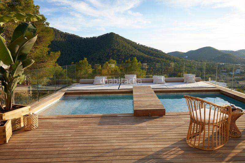 Foto a235bdee-ebea-444e-a5e3-d7246f029e7b. Xalet amb calefacció piscina a Santa Eulària des riu Santa Eulària