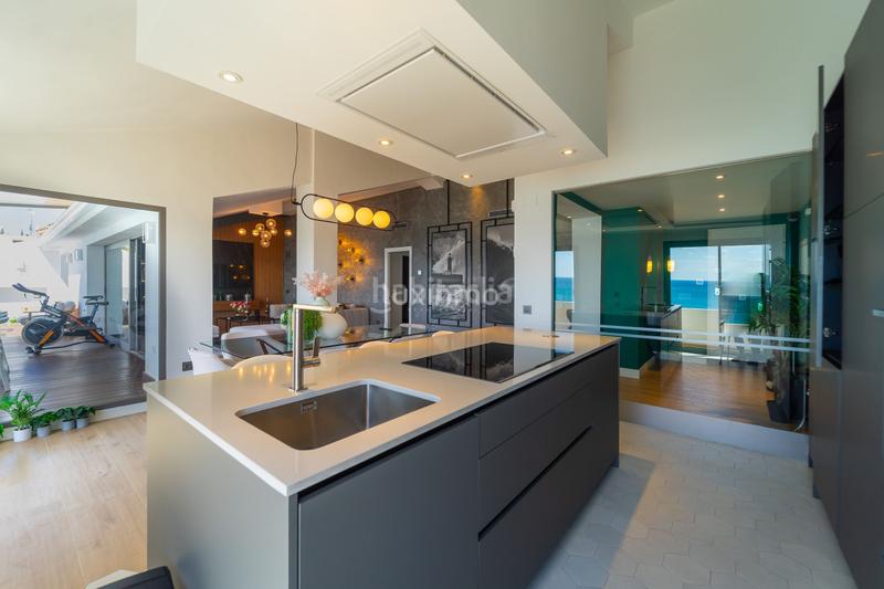 Foto 0804eb2b-f8a4-40ba-96e2-50858a15dde5. Ático moderno ático en primera línea de playa en campomanes en Altea