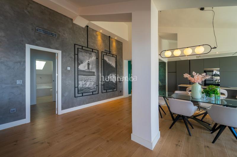 Foto c2f068a9-2d63-4cea-a4f6-dc99103c3723. Ático moderno ático en primera línea de playa en campomanes en Altea