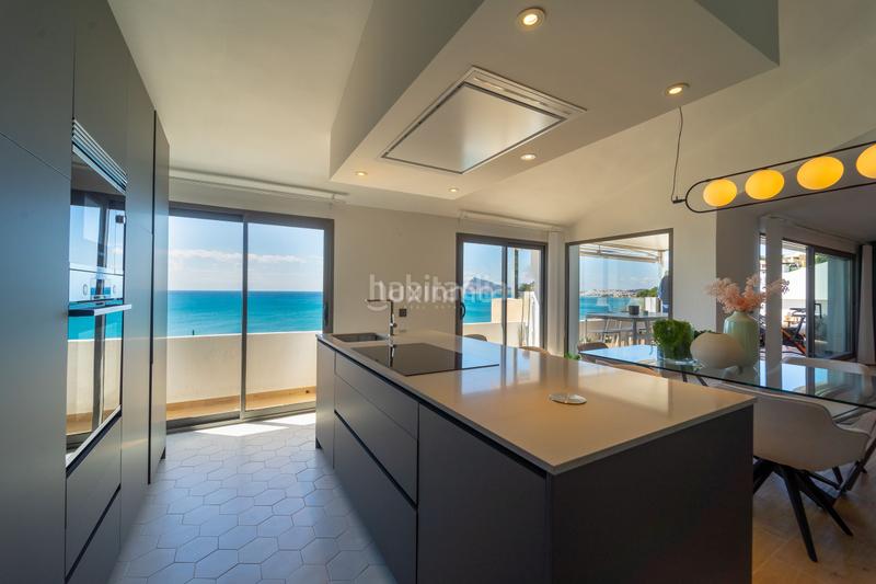 Foto fa6c394f-9068-4b8a-b0c2-240ad6a3c51e. Ático moderno ático en primera línea de playa en campomanes en Altea