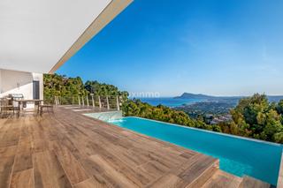 Chalet en Costa esmeralda 23. Precioso chalet con piscina y vistas al mar en altea