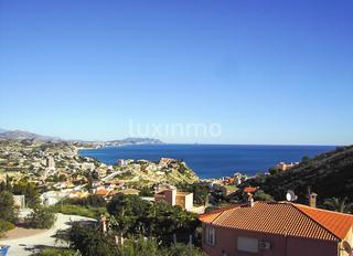 Terreny residencial a Pueblo Acantilado-Lanuza. Se vende parcela con vistas al mar y montaña en campello