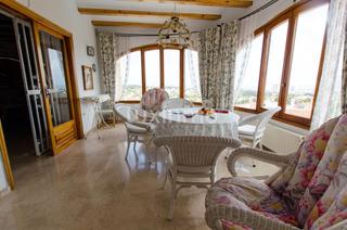 Chalet in Cometa. Se vende una preciosa casa rústica reformada en calpe