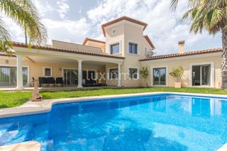 Xalet a Cala Advocat-Baladrar. Villa situada en una zona tranquila de benissa alicante