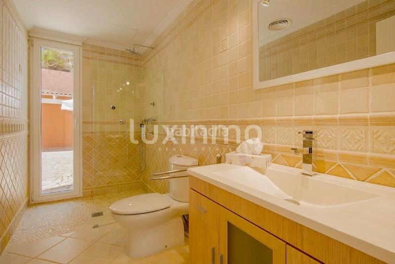 Foto 2b6a3ce1-50dd-48cb-8396-f34ff38ee737. Chalet with heating parking pool in Oltamar - Cucarres Calp