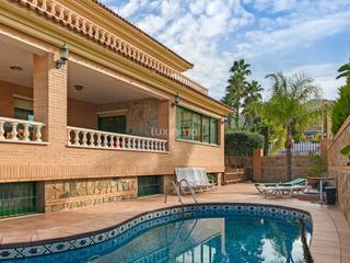 Xalet en Sierra Helada. Villa en rincn de loix con apartamento independiente