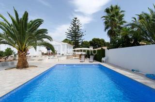 Xalet a Coloma. Se vende chalet reformado en la nucia con piscina privada