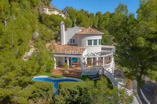 Chalet à Altea la Vella. Villa con piscina en venta en altea