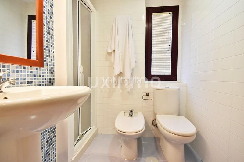 Foto 32b60586-ab00-4f24-9933-2d2678fb6e35. Appartamento con riscaldamento parcheggio piscina in Benidorm