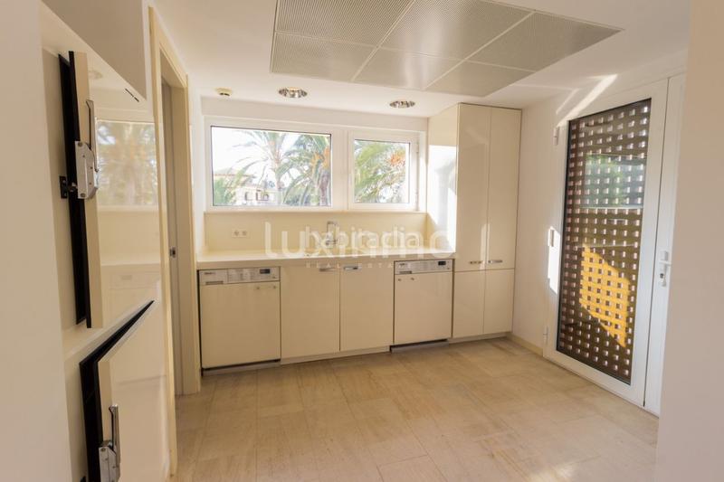 Foto 61c087f8-a4dd-4eb0-9884-966d7b339a16. Xalet amb calefacció aparcament piscina a Las Rotas / Les Rotes Dénia