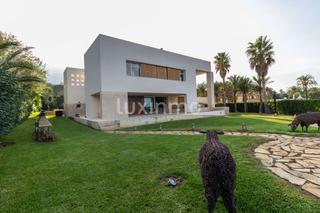 Chalet in Las Rotas / Les Rotes. Villa de lujo en venta en primera linea de playa en denia