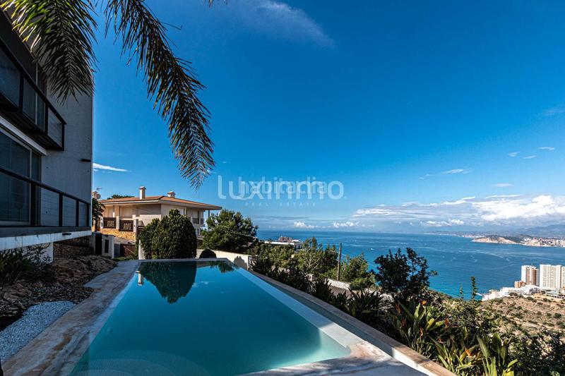 Foto cd083817-6dd2-4c51-9fad-e144e3cb1b97. Chalet mit heizung parking pool in Sierra Helada Benidorm