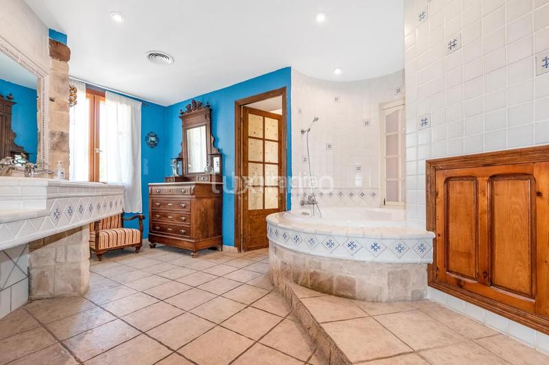 Foto 51d5f01f-8fcb-4254-bb9f-0245637ecd85. Chalet precioso chalet mediterráneo en venta en el campello playa en Campello (el)