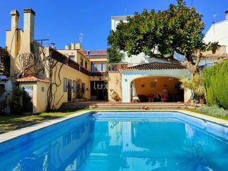 Masia a Pedreguer. Casa centenaria bien conservada con una gran piscina y frontón